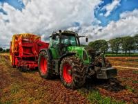 Triple M Tractors Logo