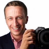 Professional Headshots by Vadim Davydov Logo