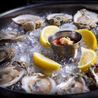Ronnie's Wings, Oysters and More Logo
