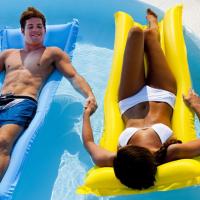 Da Bahama Breeze Tanning Logo
