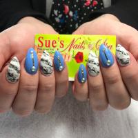 Sue's Nails & Spa logo