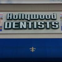 Hollywood Dentists Logo