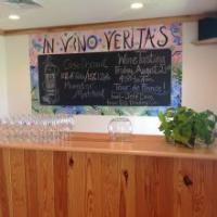 In Vino Veritas Logo