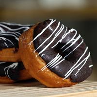 Lucky Donut's Logo
