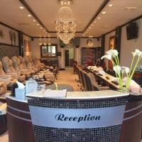 Club Nails and Spa Logo