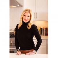 Stephanie Lowe Logo
