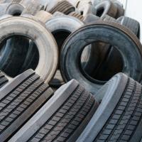 Art's Tires & Service Logo