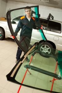 JR Raf's Auto Glass Logo