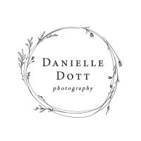 Danielle Dott Photography Logo