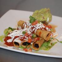 Lunada Eatery & Cantina Logo