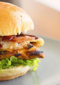 Tom's Junior Burger Logo