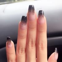 Rich'z Nails & Spa Logo