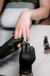 Color Nails & Spa Logo