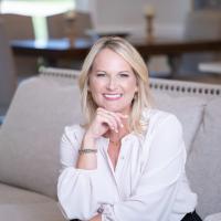 Malissa Henning Logo