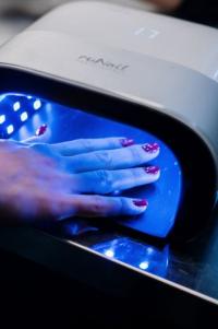 Hot Tips Nail Logo