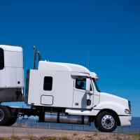 US Tire Shop & Mechanics Logo