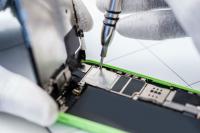 Mani Iphones and Ipads repair Logo