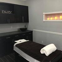 Gloss Nail Salon & Spa Logo