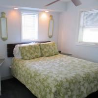 Suite Dreams Inn by the beach Logo