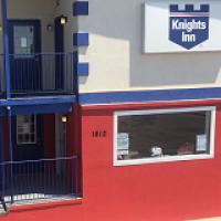 Knights Inn Dodge City Logo